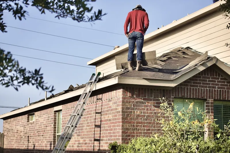 Professional roofer working on a residential roof in Amanda-Oneida
